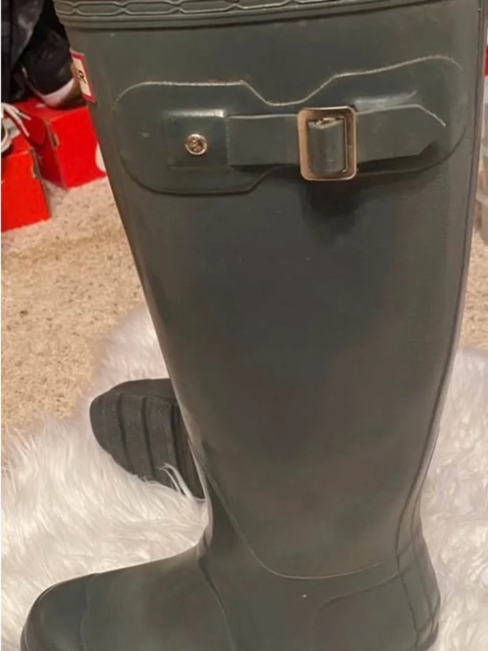 Hunter Gloss Tall Rain Boots in gray/ size 6